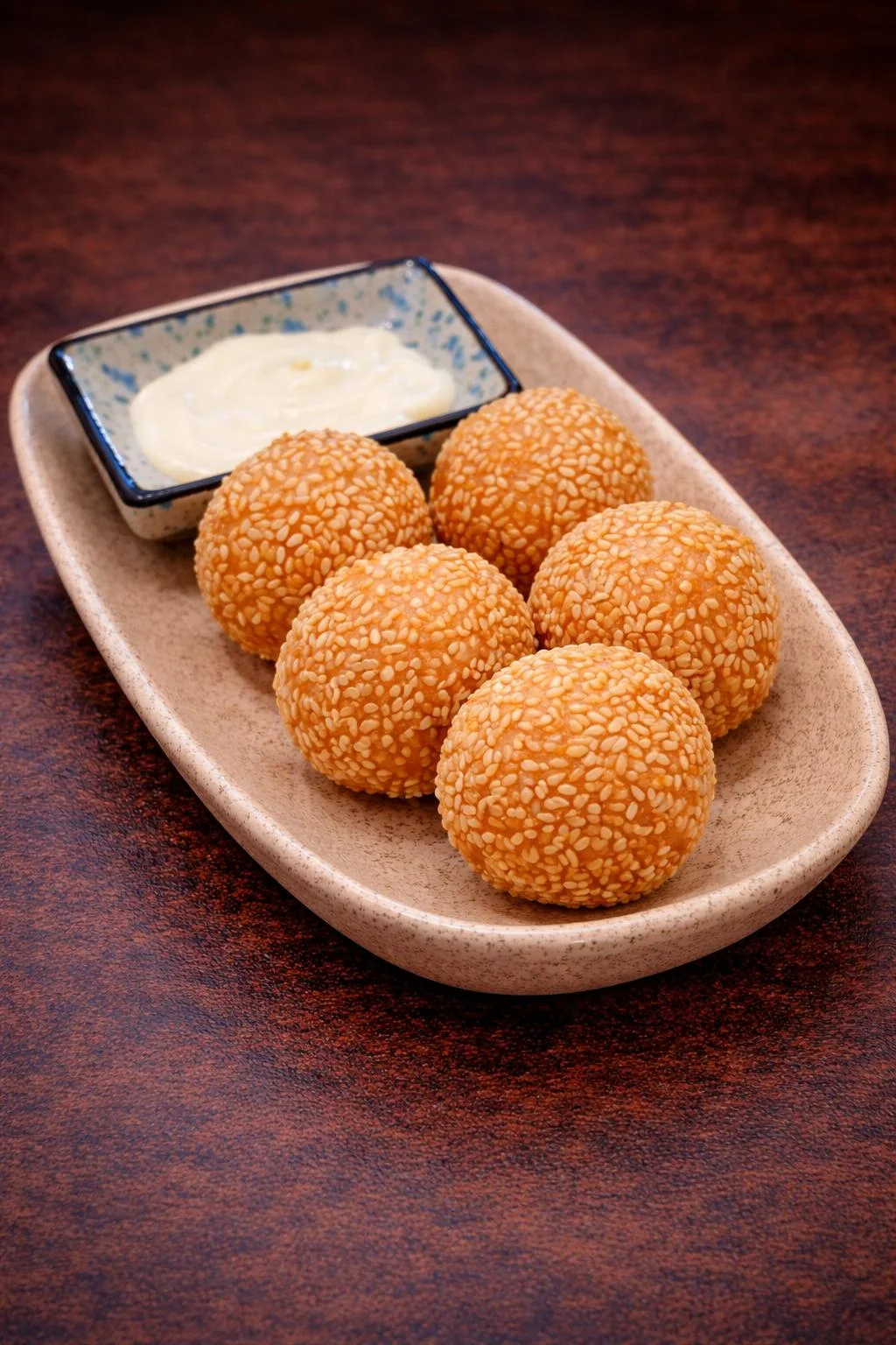 Jian Dui cu sos dulce de lapte/Jian Dui with sweet milk sauce